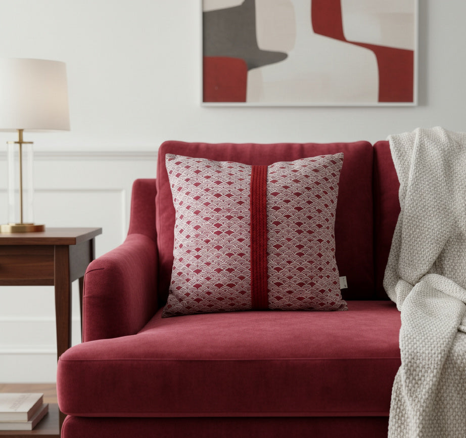 Cojín Nami Rojo: Elegancia Oriental y Confort Natural