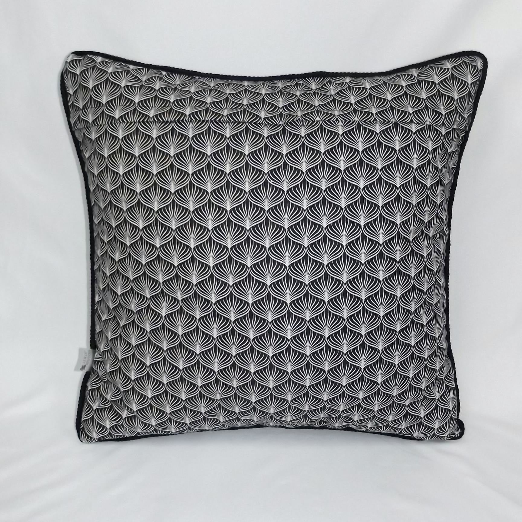 Cojín Art Déco Raíz Negro con Vivo • Algodón Premium