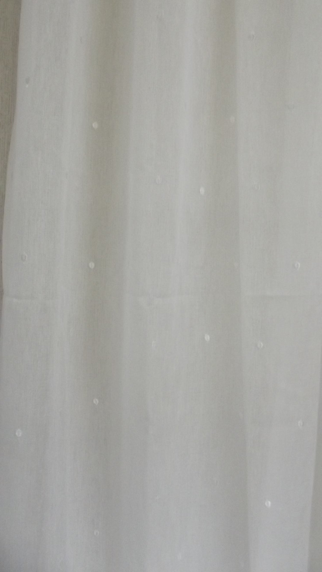 Visillo Lunares Blanco – Elegancia Atemporal y Suavidad Lumínica (140 x 260 cm)