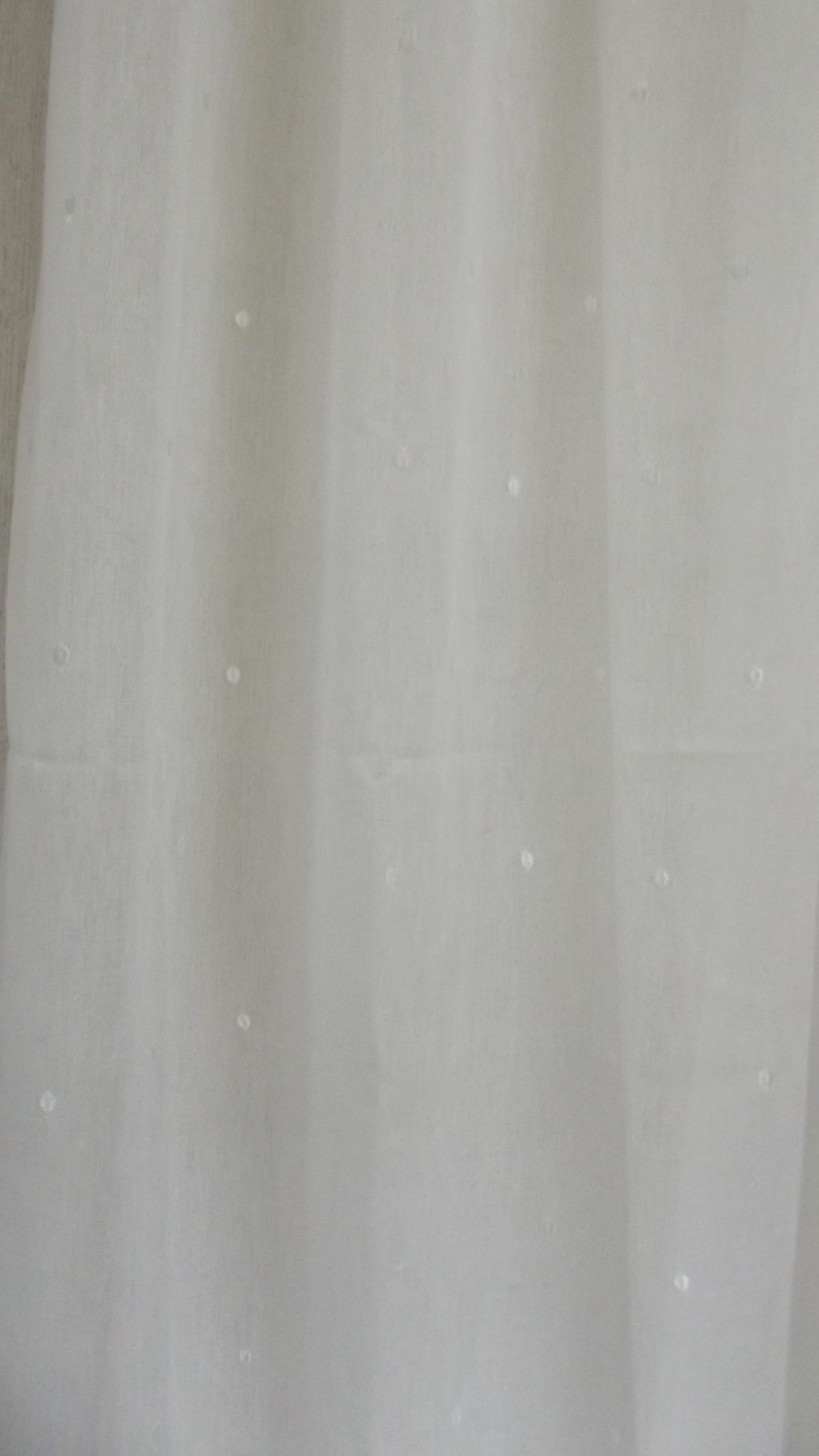 Visillo Lunares Blanco – Elegancia Atemporal y Suavidad Lumínica (140 x 260 cm)