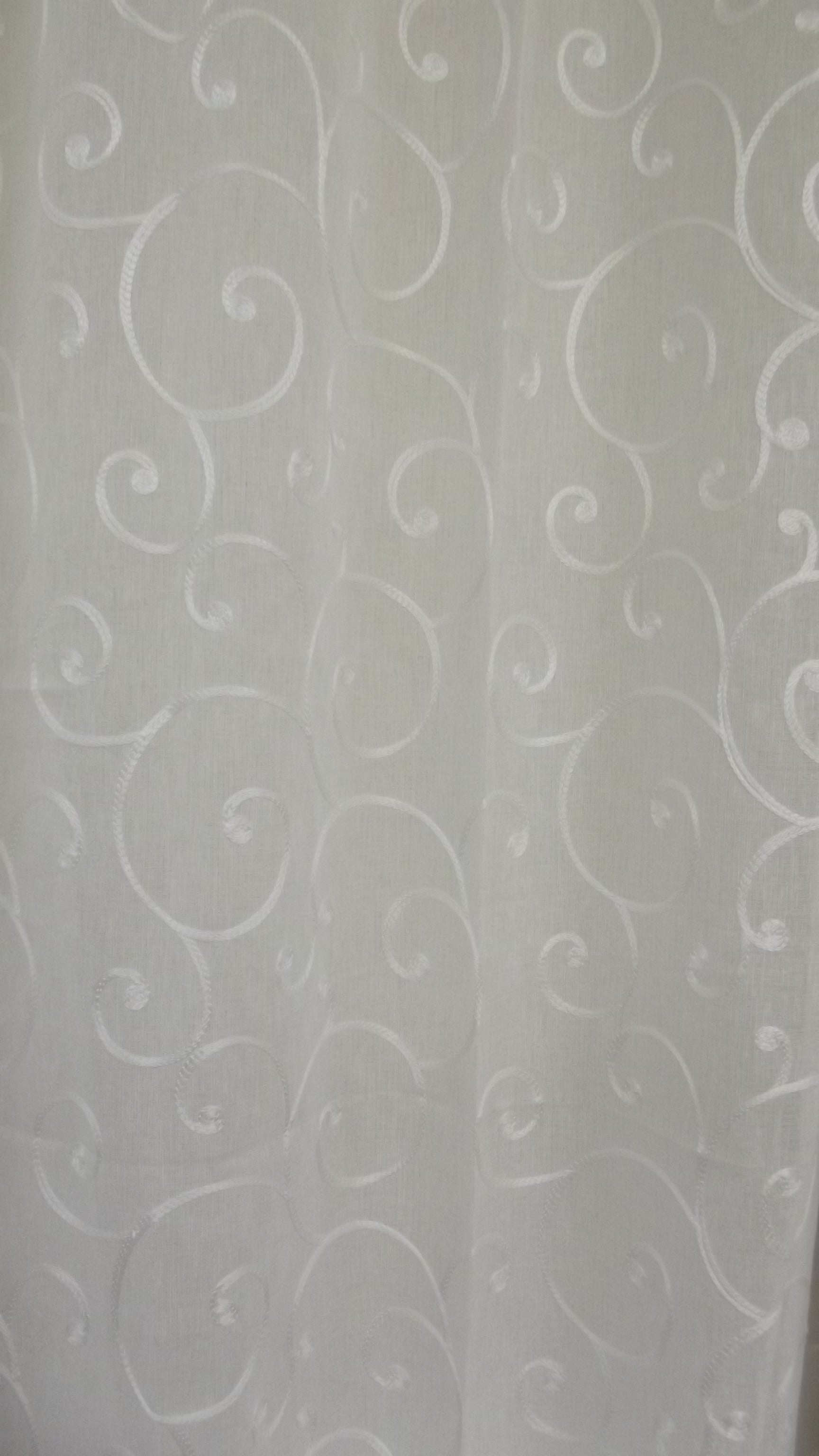Visillo Stiloso Blanco – Elegancia Ornamental y Textura Distinguida (140 x 260 cm)