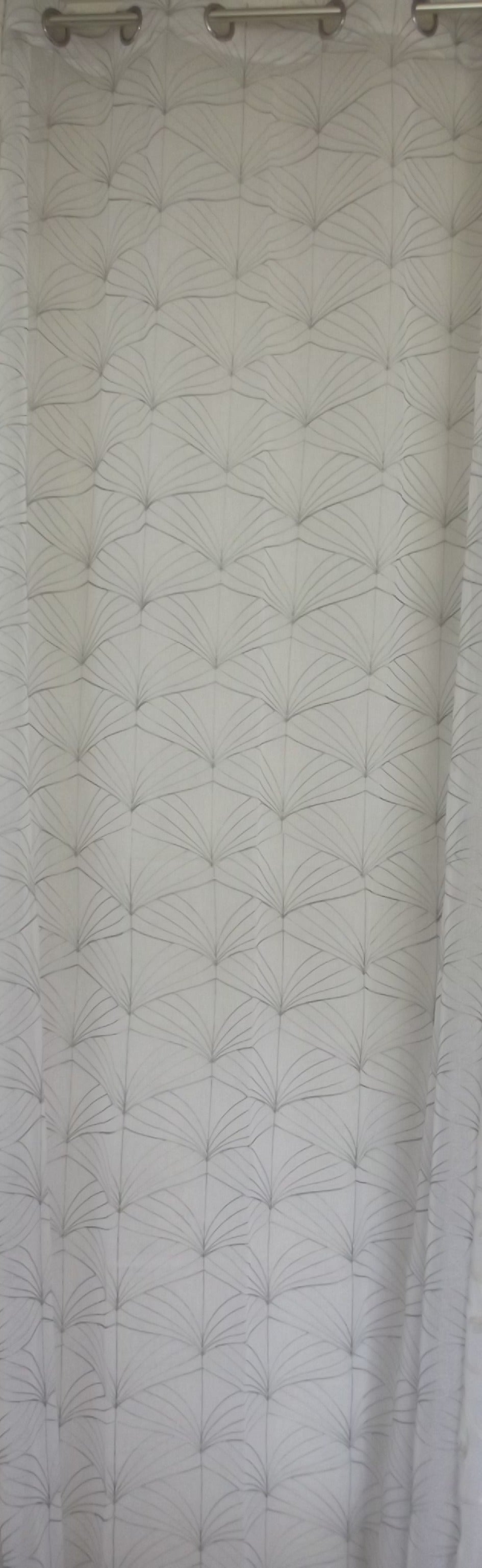 Visillo Alma Gris – Elegancia Bordada y Diseño Atemporal