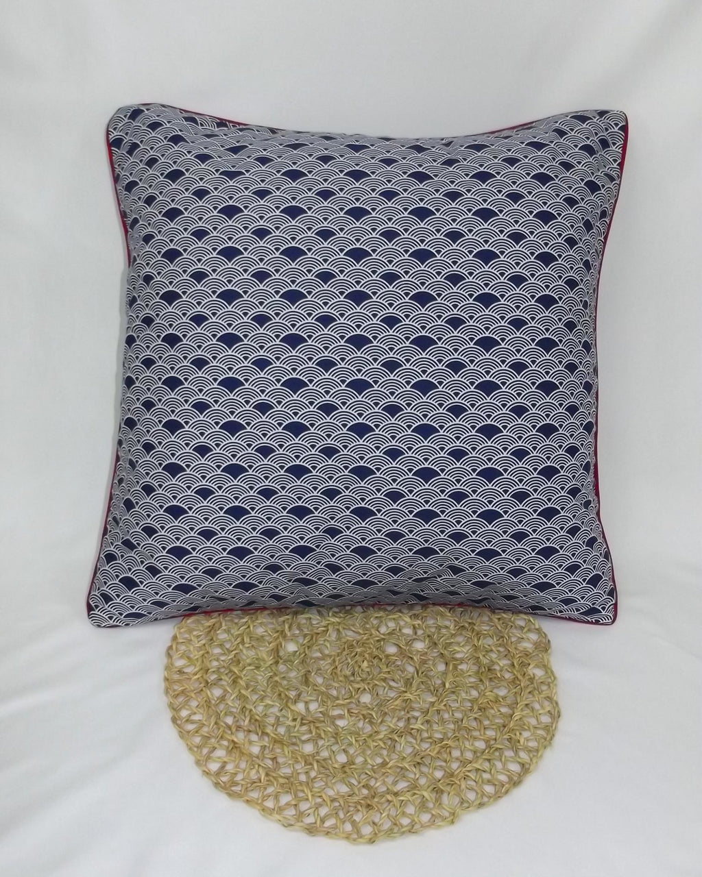 Cojín Nami Azul con Vivo Rojo 50x50 | 100% Algodón (Con Relleno)