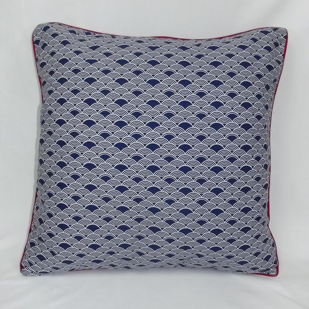 Cojín Nami Azul con Vivo Rojo 50x50 | 100% Algodón (Con Relleno)