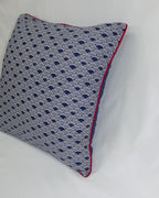 Cojín Nami Azul con Vivo Rojo 50x50 | 100% Algodón (Con Relleno)