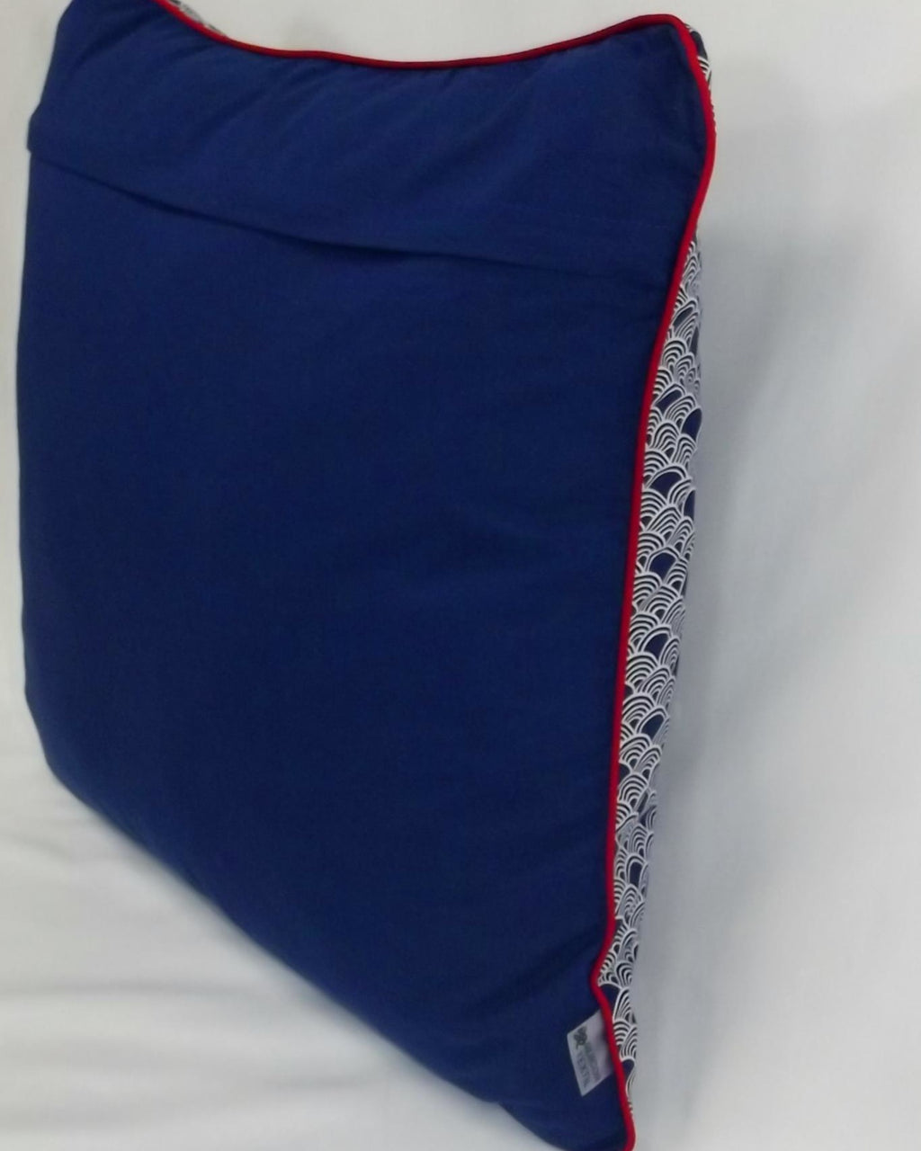 Cojín Nami Azul con Vivo Rojo 50x50 | 100% Algodón (Con Relleno)