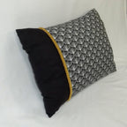 Cojín de Lujo Art Déco Raíz Negro y Oro (50x36 cm) – Con Relleno Incluido