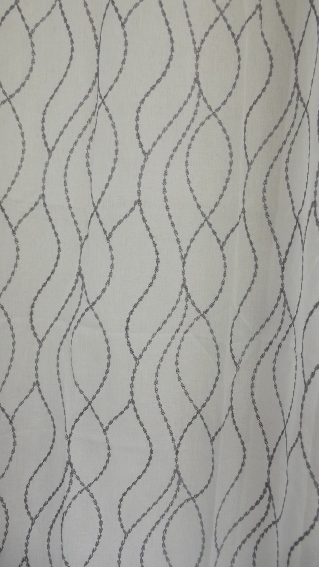 Visillo Carol – Elegancia Bordada y Diseño Moderno de Ondas