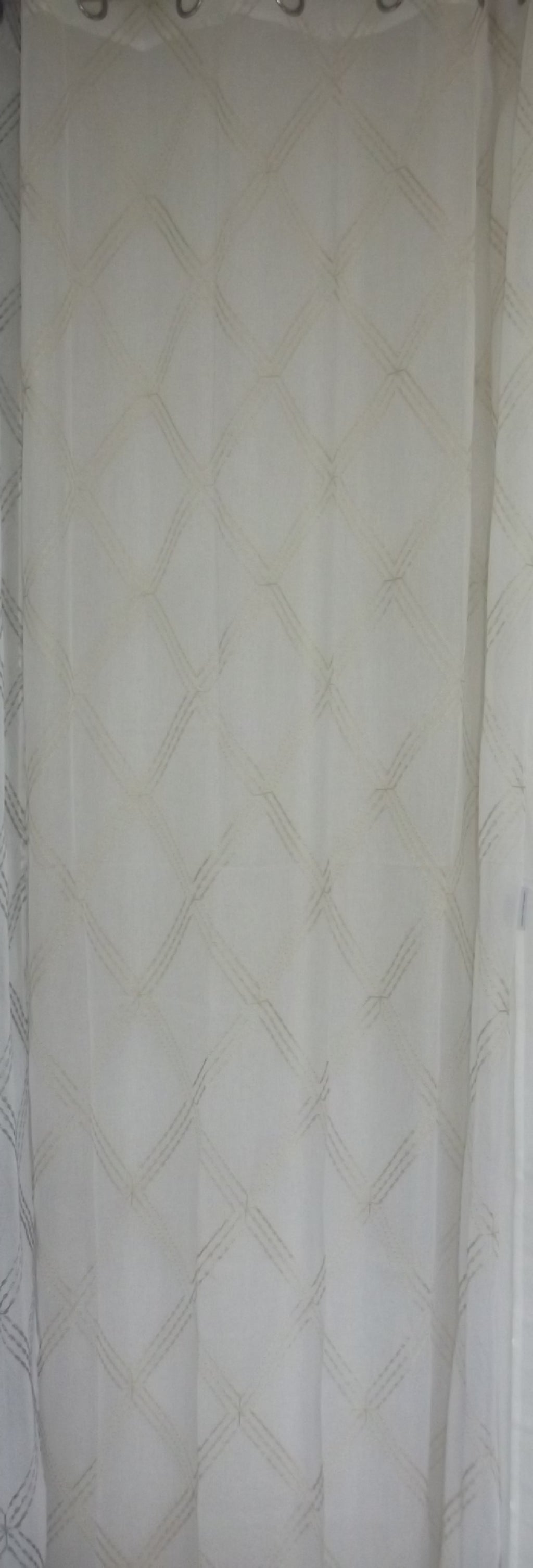 Visillo Gael Beige – Elegancia Bordada y Diseño de Rombos