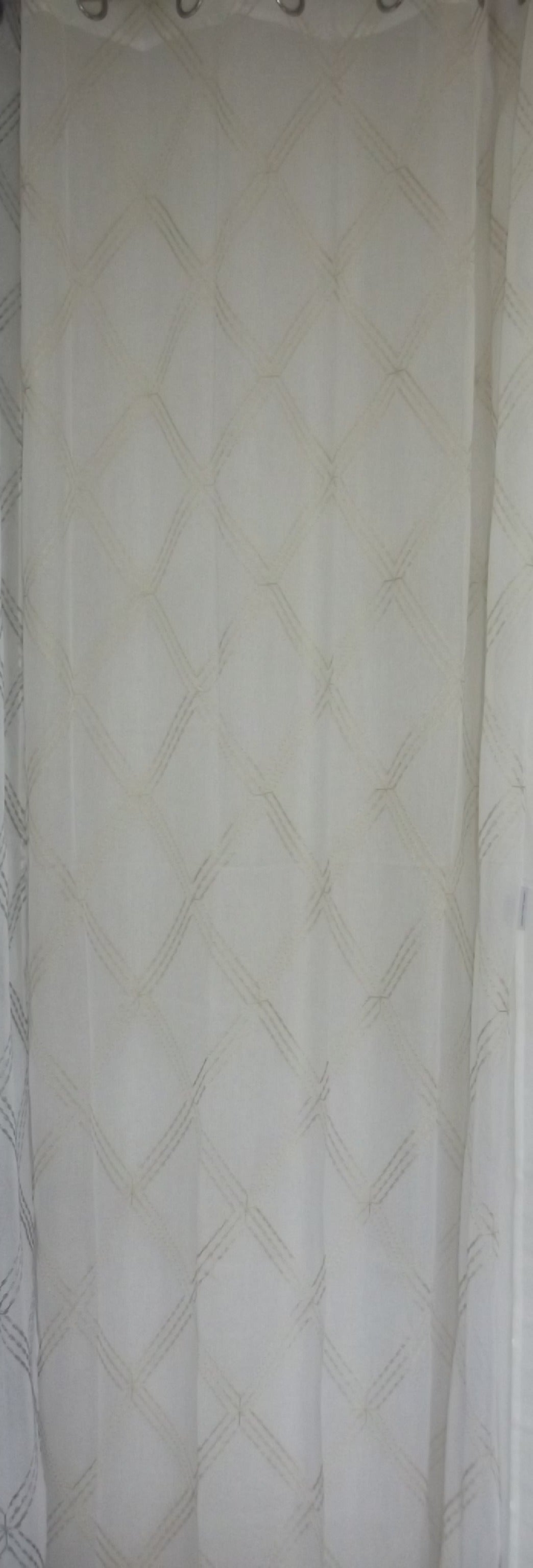Visillo Gael Beige – Elegancia Bordada y Diseño de Rombos