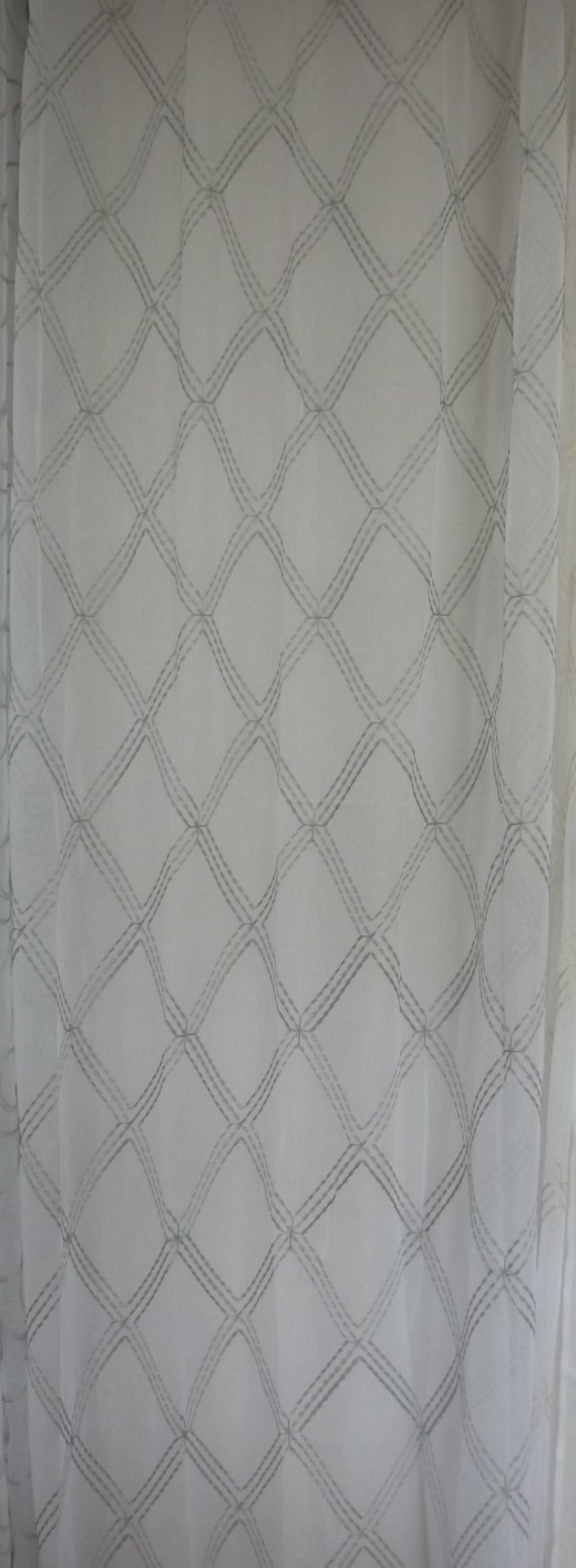 Visillo Gael Gris – Elegancia Moderna y Diseño de Rombos (140 x 260 cm)