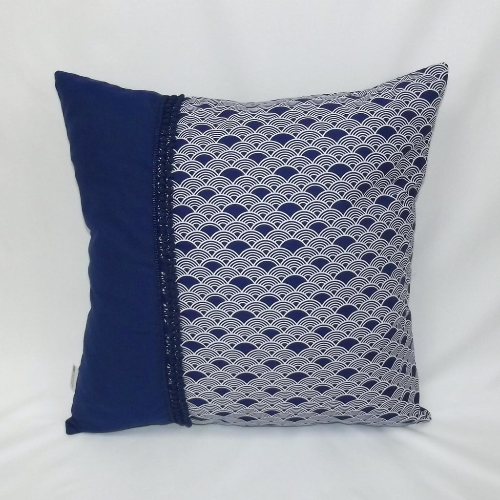 Cojín Combinado Olas Japonesas y Pasamanería Azul 45x45 | Algodón Premium