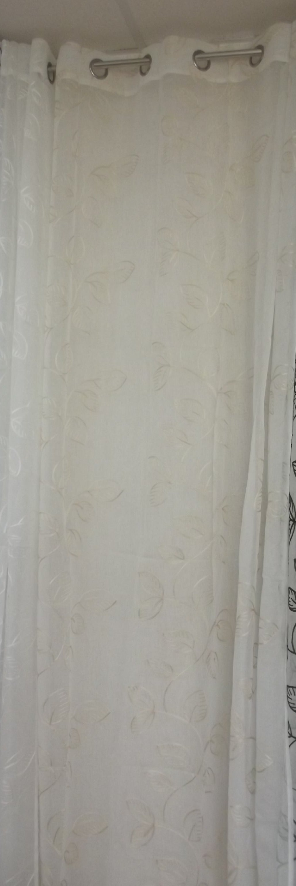 Visillo Kate Beige – Elegancia Natural y Diseño de Hojas Bordadas (140 x 260 cm)
