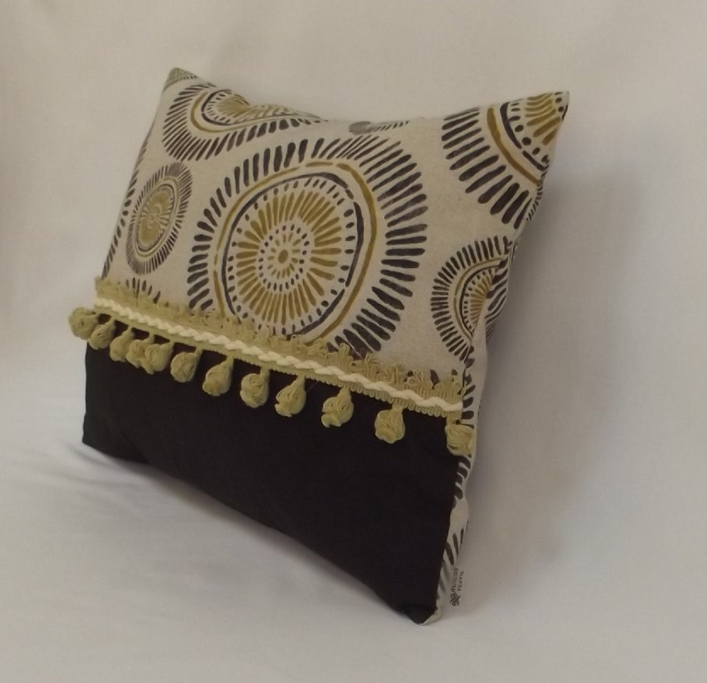 Cojín Decorativo "Sol Étnico" Mostaza y Negro