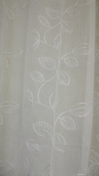 Visillo Kate Blanco – Frescura Luminosa y Diseño de Hojas Bordadas (140 x 260 cm)