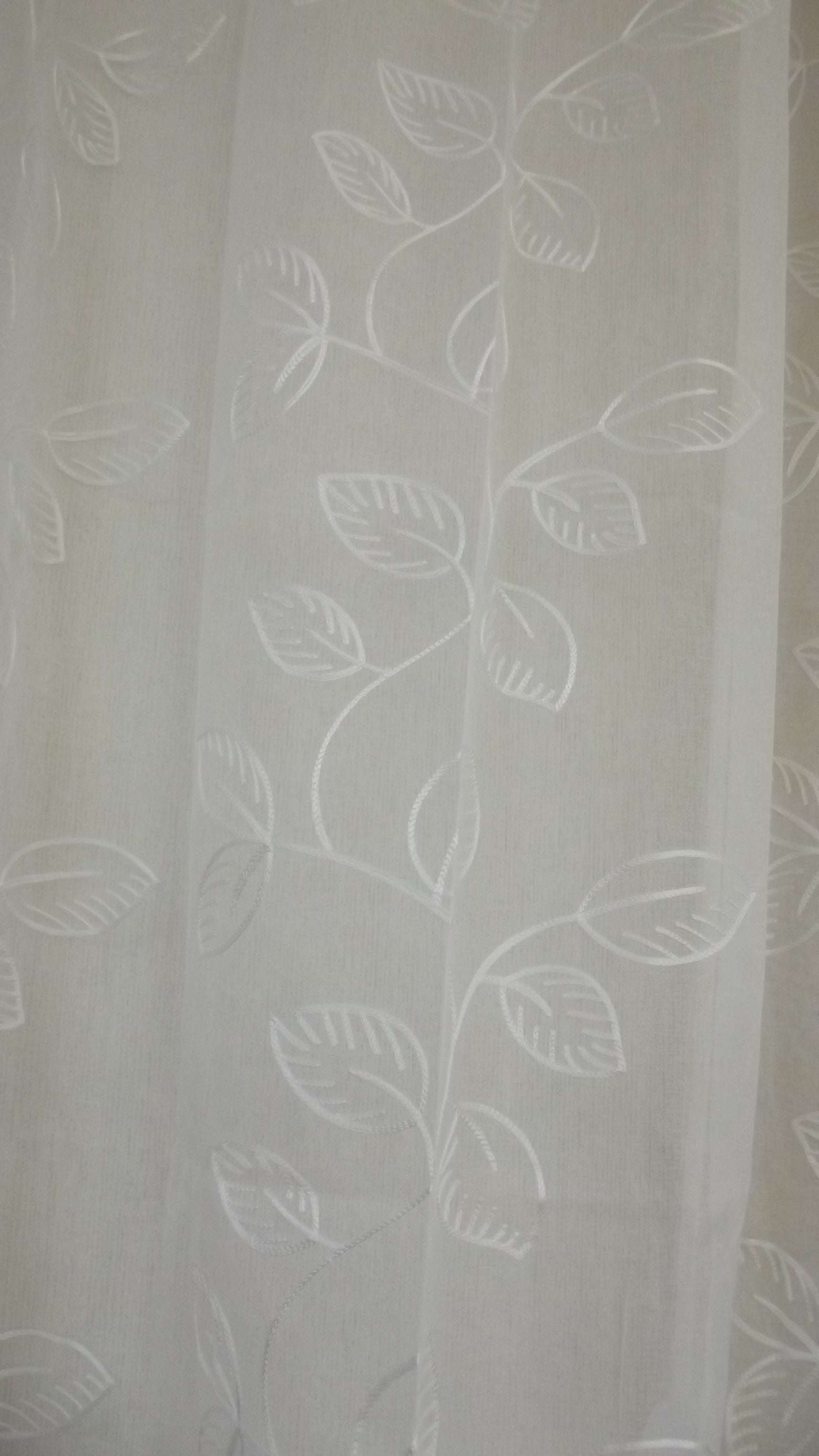 Visillo Kate Blanco – Frescura Luminosa y Diseño de Hojas Bordadas (140 x 260 cm)