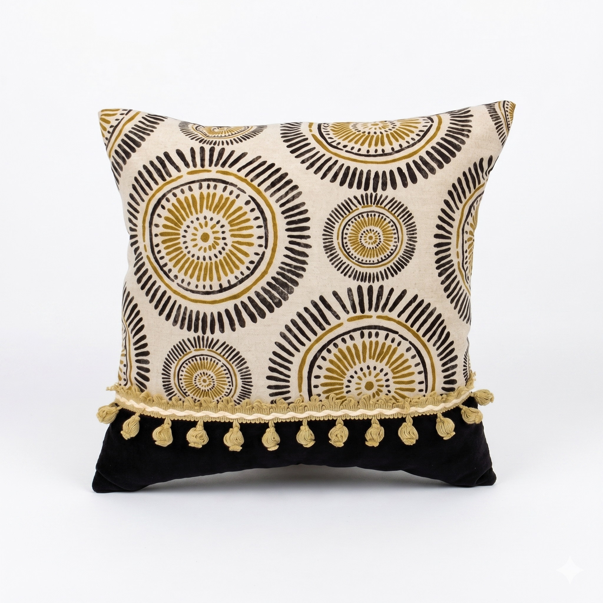 Cojín "Sol" con borlas – Elegancia Artesanal y Textura Única