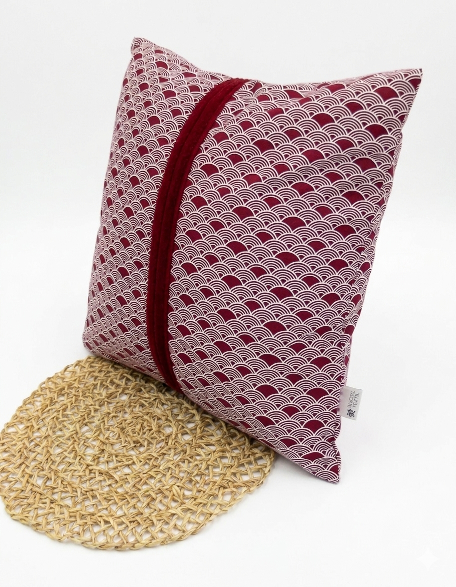 Cojín Nami Rojo: Elegancia Oriental y Confort Natural