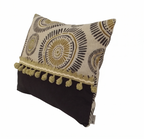 Cojín artesanal Sol con borlas ocre, fabricación propia Ruicor Textil