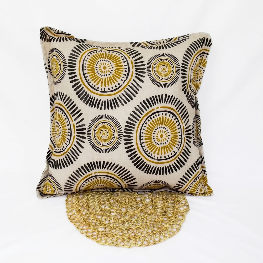 Cojín Decorativo "Sol Mostaza" – Estilo Boho