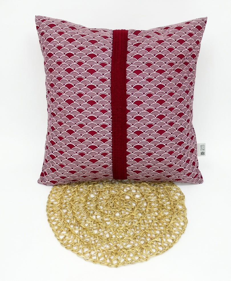 Cojín Nami Rojo: Elegancia Oriental y Confort Natural