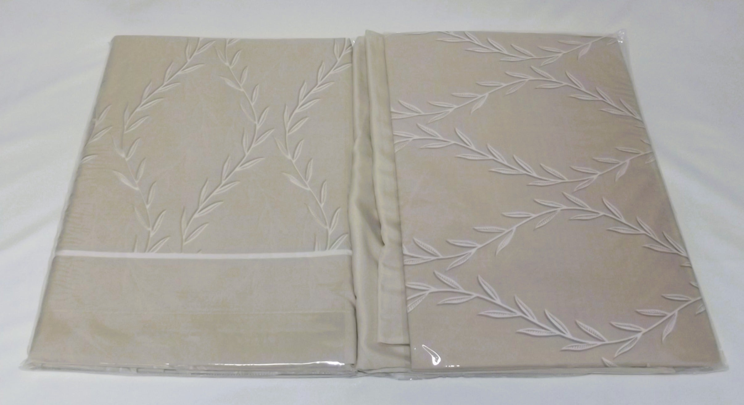 Juego de Sábanas Modelo Viento – Elegancia Natural y Calidez Soft