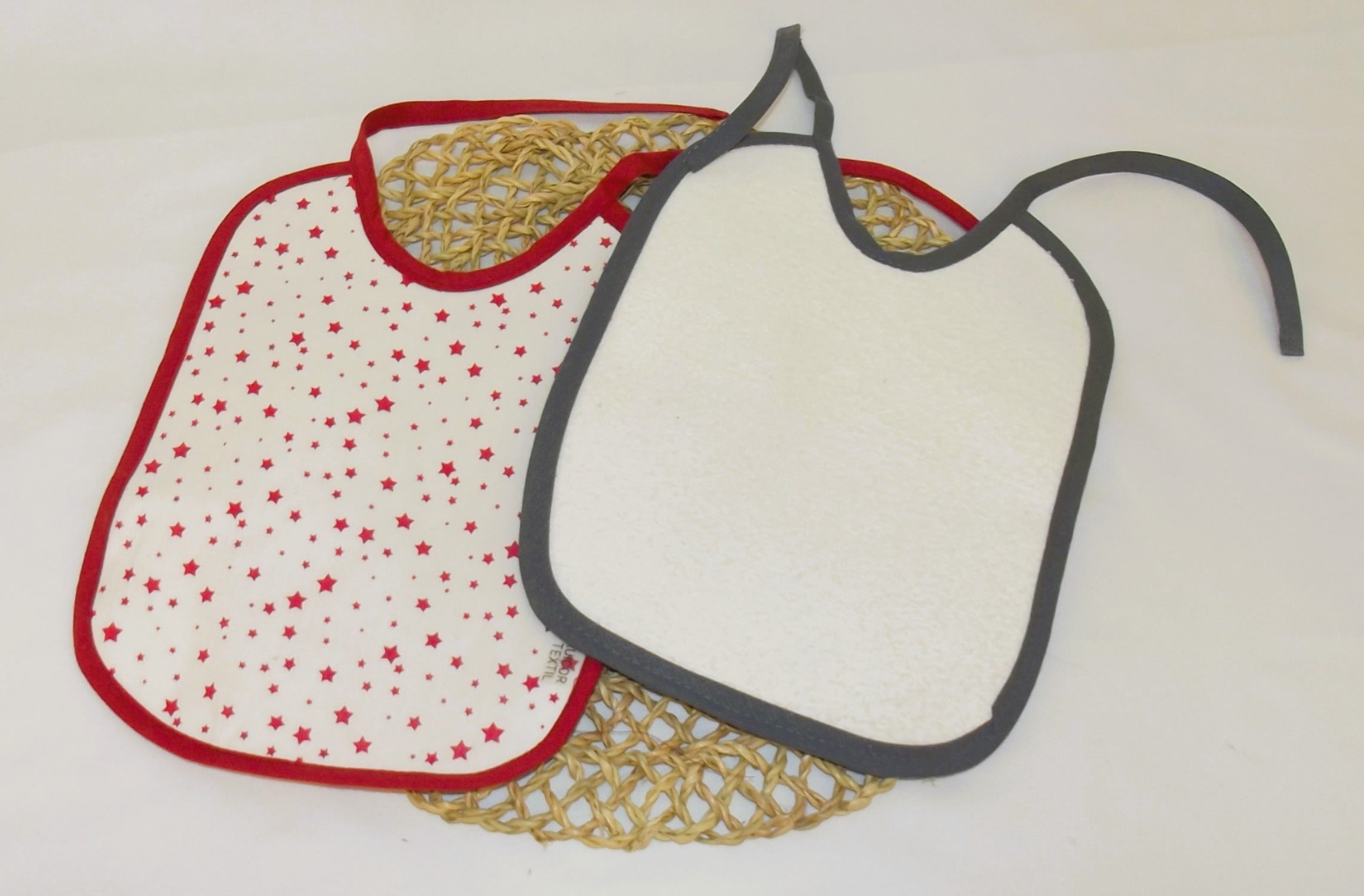 Babero Impermeable de Algodón Reutilizable – Confección Artesanal