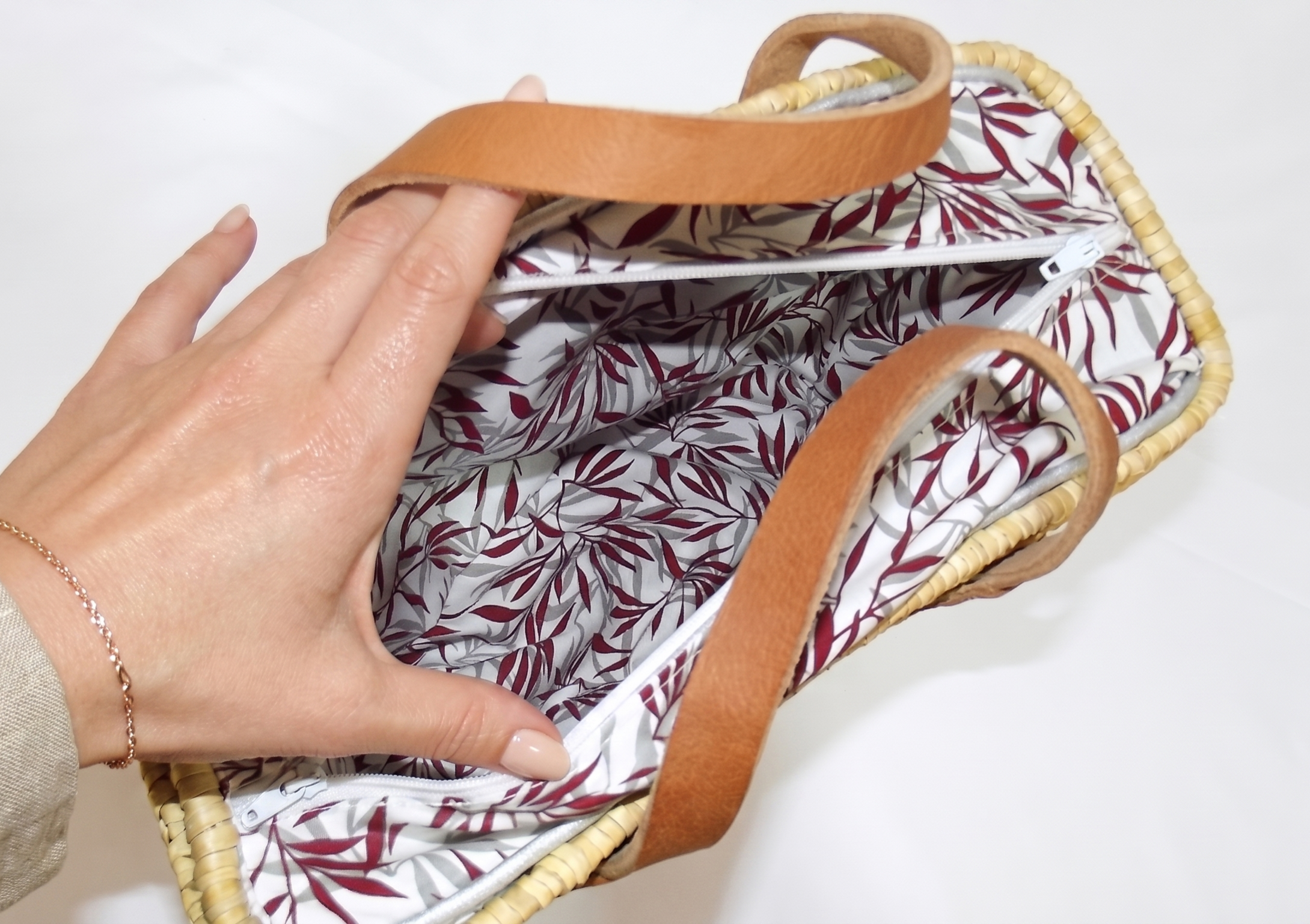 El Capazo Artesanal "Zoco Floral": Calidez, Estilo y Seguridad